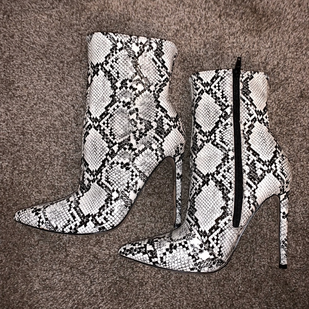 Steve Madden Snake skin boots